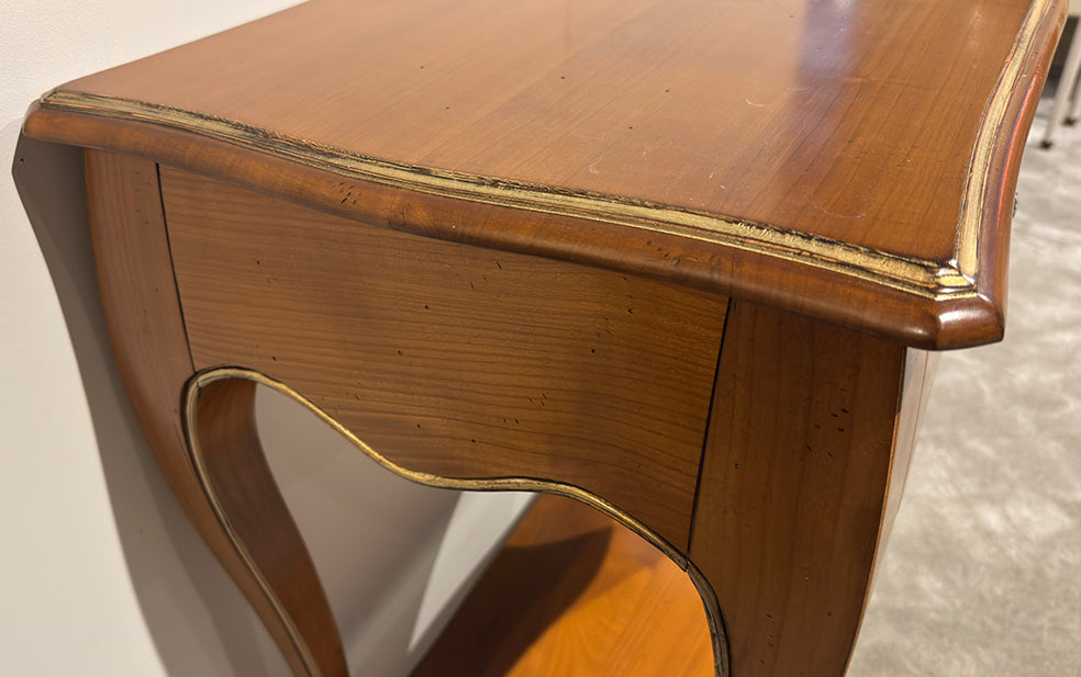 Pompadour wall table
