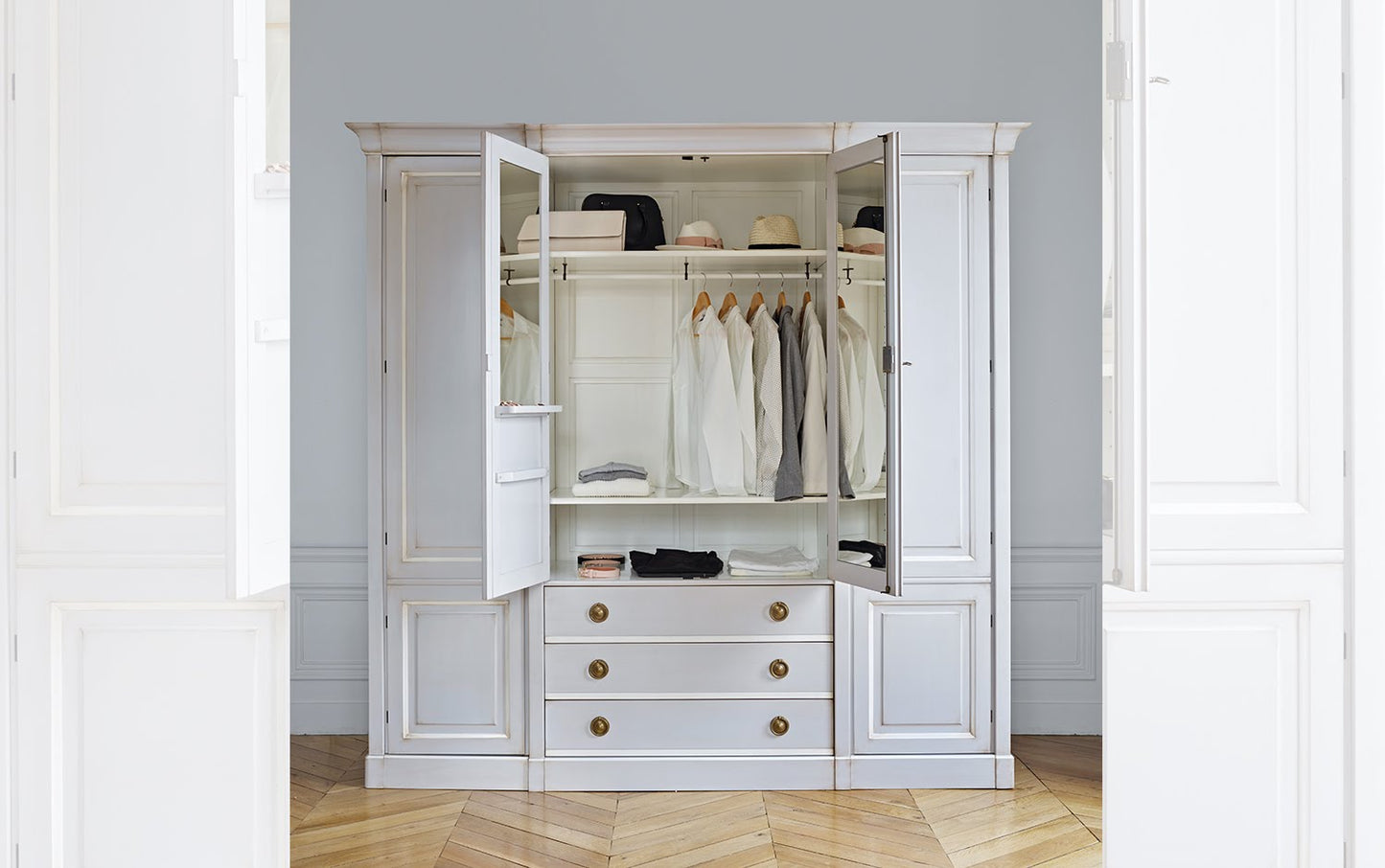 Bedroom cabinet Louis Philippe