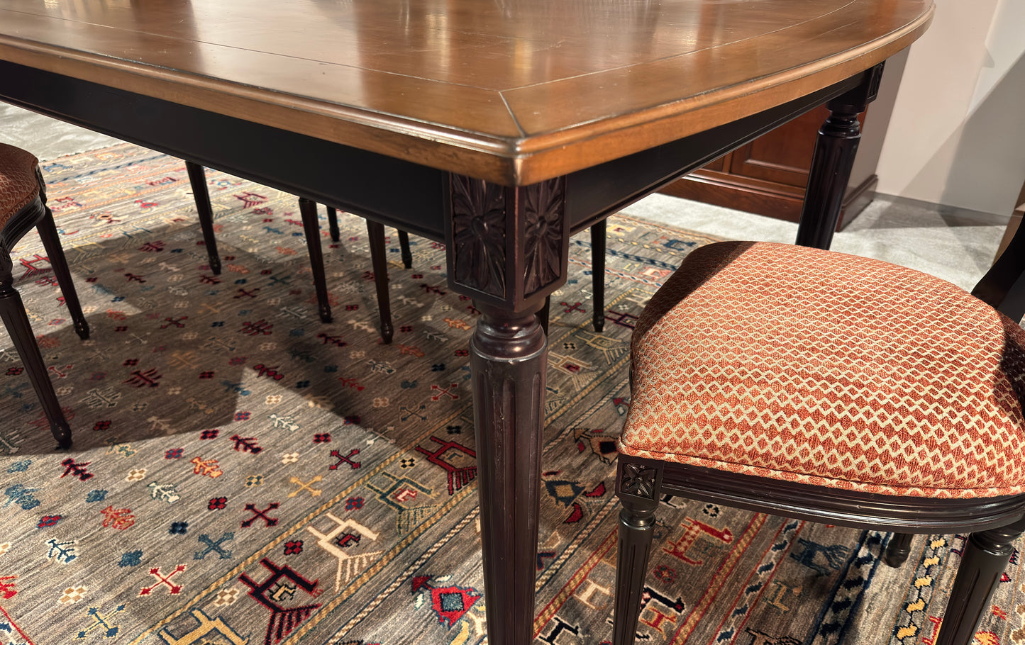 Böhmischer Esstisch