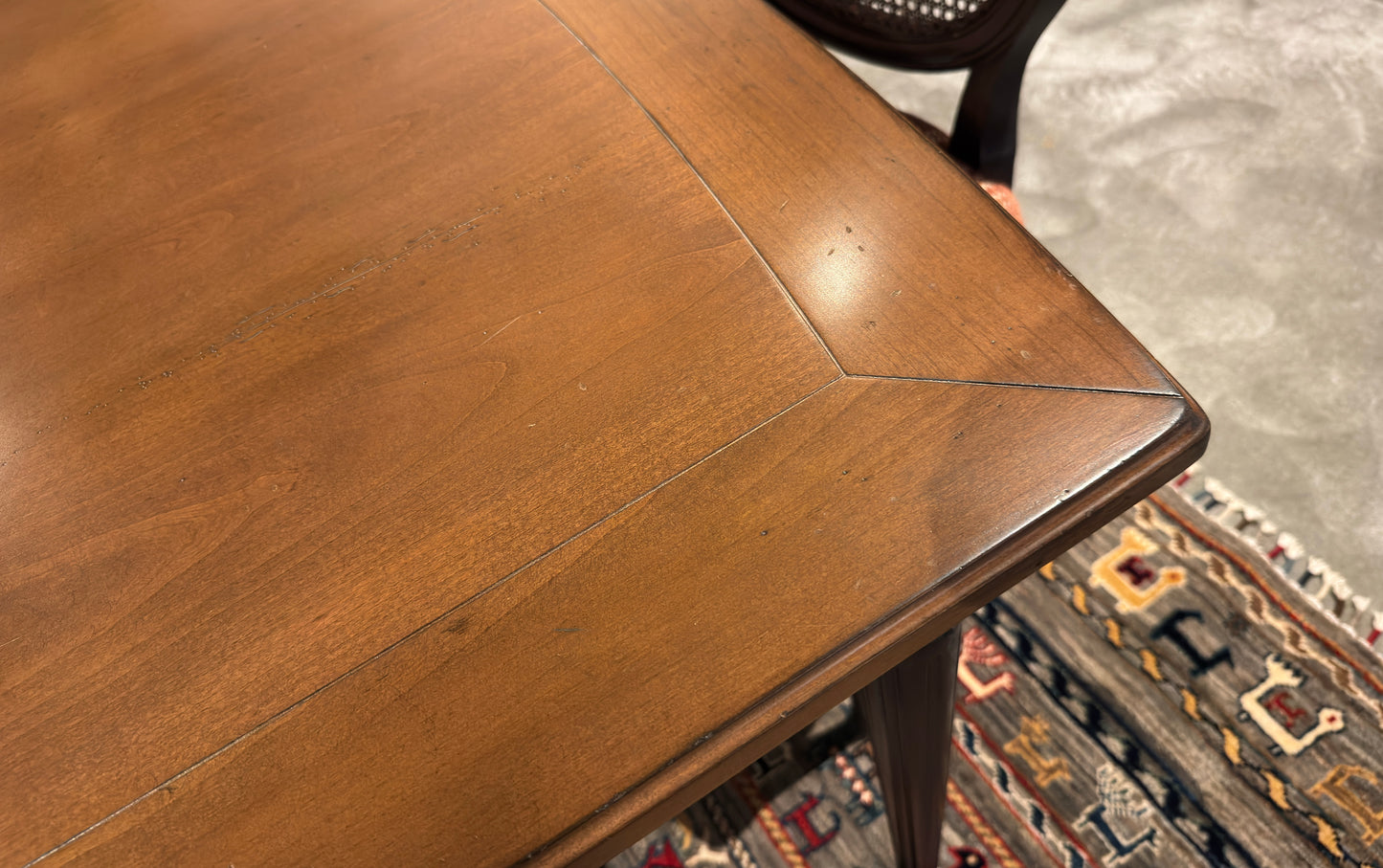 Böhmischer Esstisch