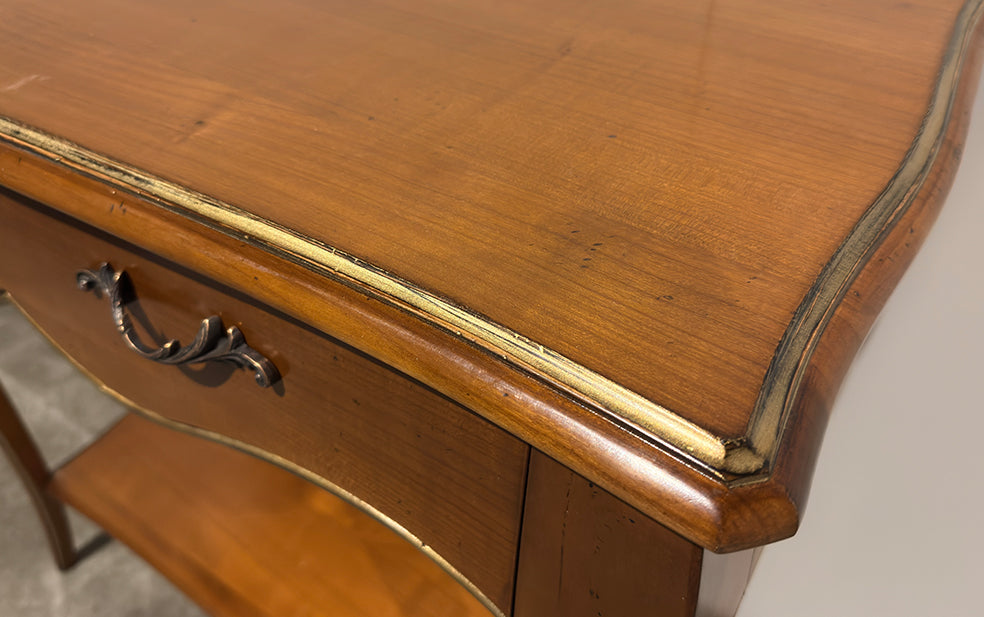 Pompadour wall table