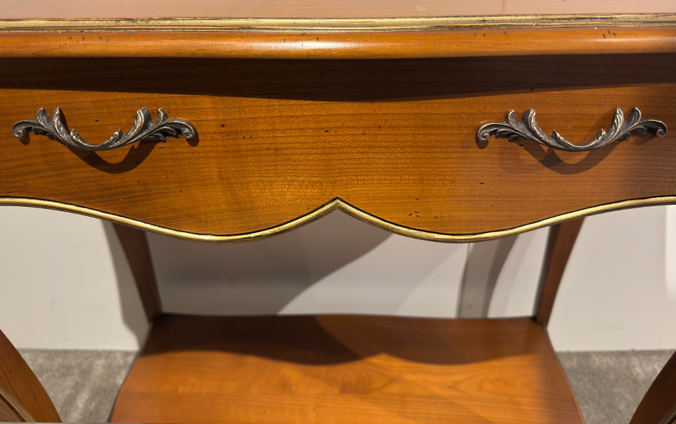 Pompadour wall table