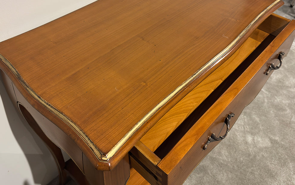 Pompadour wall table